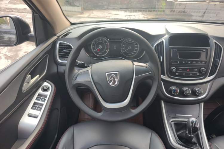 Used Baojun 560 2015 1.8L manual Comfort trim level Steering Wheel