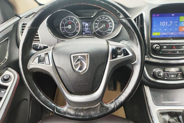 Used Baojun 560 2015 1.8L manual luxury version Steering Wheel