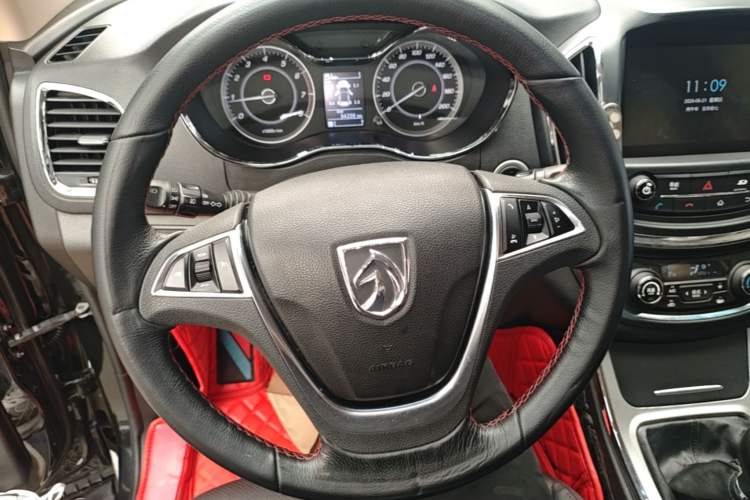 Used Baojun 560 2015 1.8L manual luxury version Steering Wheel