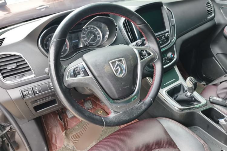 Used Baojun 560 2015 1.8L manual luxury version Steering Wheel