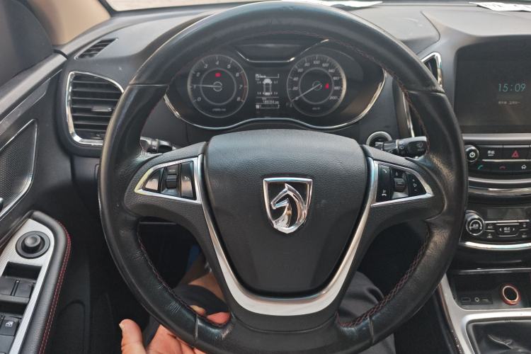 Used Baojun 560 2015 1.8L manual luxury version Steering Wheel