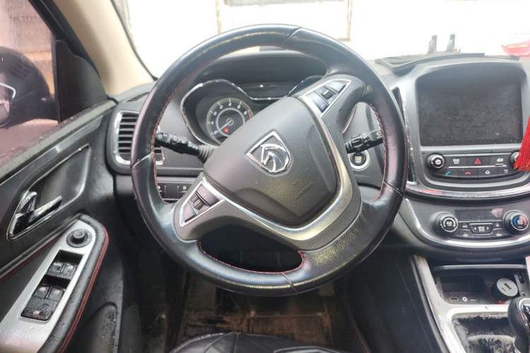 Used Baojun 560 2015 1.8L manual luxury version Steering Wheel