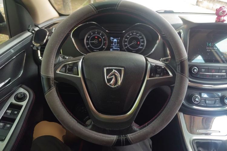 Used Baojun 560 2015 1.8L manual luxury version Steering Wheel