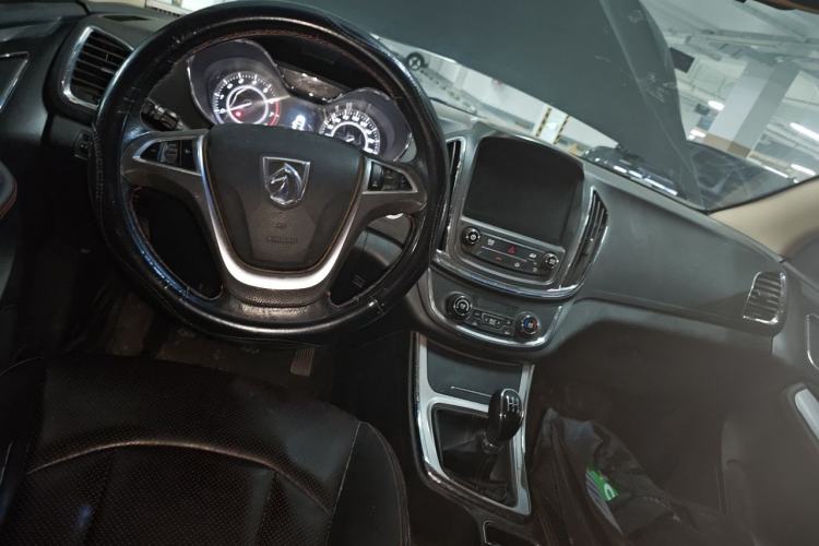 Used Baojun 560 2015 1.8L manual luxury version Steering Wheel