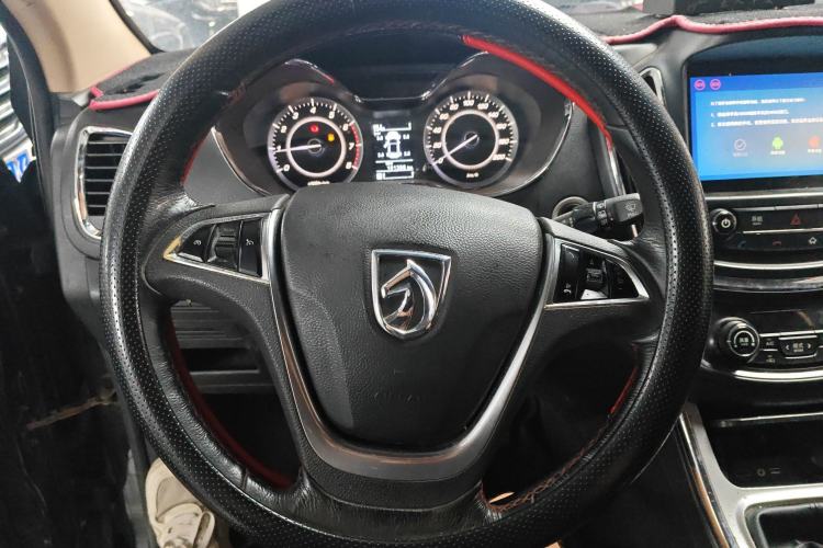 Used Baojun 560 2015 1.8L manual luxury version Steering Wheel