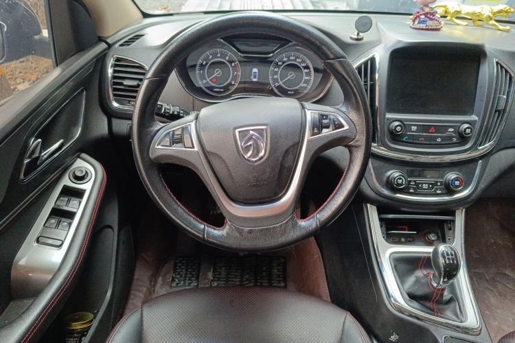 Used Baojun 560 2015 1.8L manual luxury version Steering Wheel