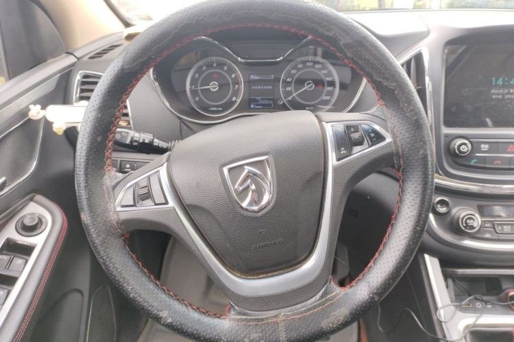 Used Baojun 560 2015 1.8L manual luxury version Steering Wheel