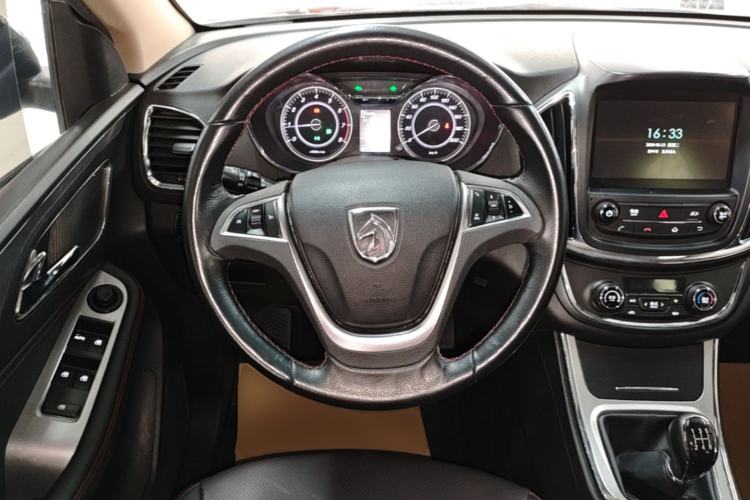 Used Baojun 560 2015 1.8L manual luxury version Steering Wheel