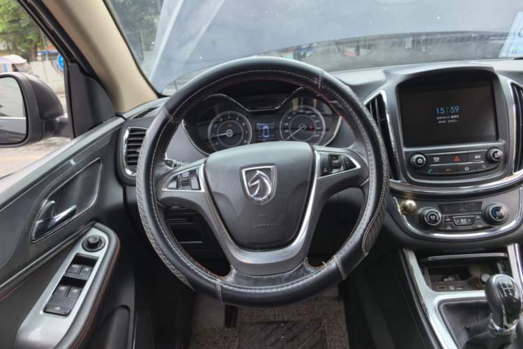 Used Baojun 560 2015 1.8L manual luxury version Steering Wheel