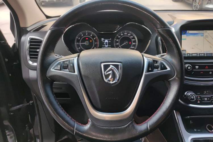 Used Baojun 560 2015 1.8L manual luxury version Steering Wheel