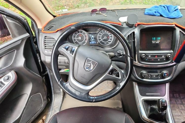 Used Baojun 560 2015 1.8L manual luxury version Steering Wheel