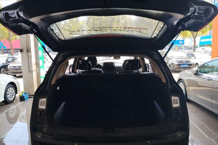Used Baojun 560 2015 1.8L Manual Elite Edition Trunk