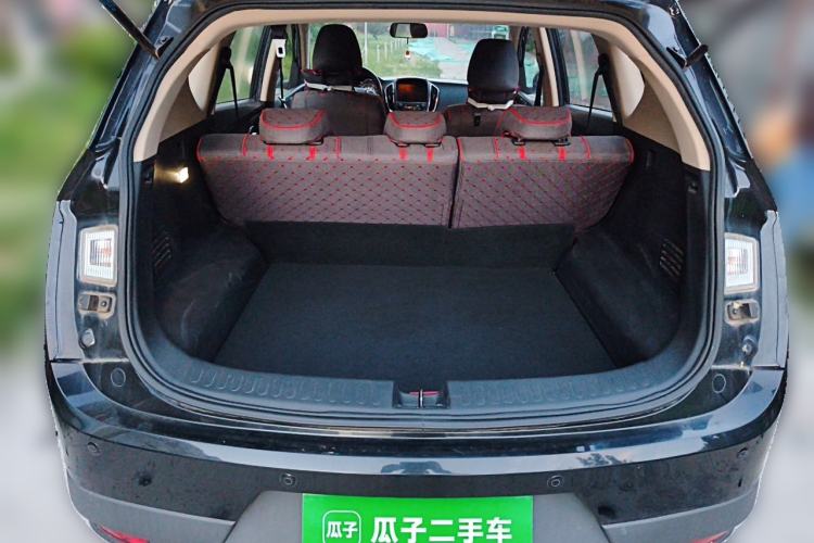Used Baojun 560 2015 1.8L manual luxury version Trunk