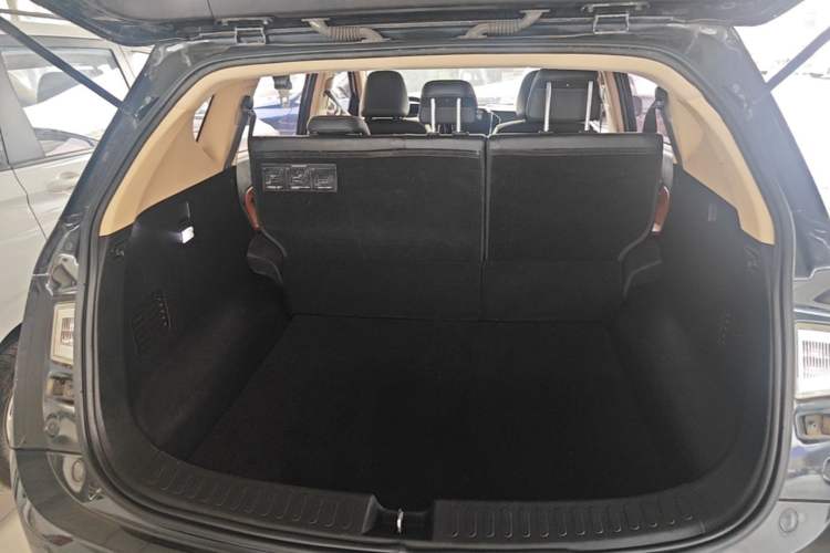 Used Baojun 560 2015 1.8L Manual Elite Edition Trunk