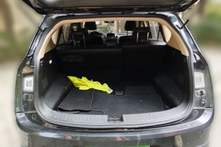 Used Baojun 560 2015 1.8L manual luxury version Trunk