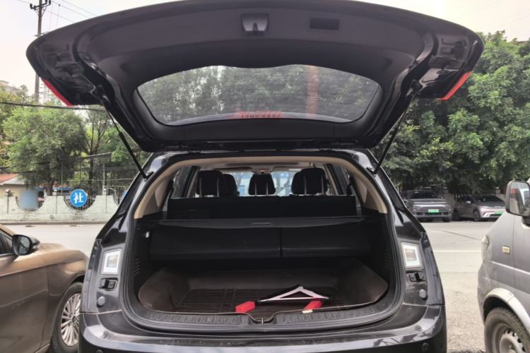 Used Baojun 560 2015 1.8L manual luxury version Trunk