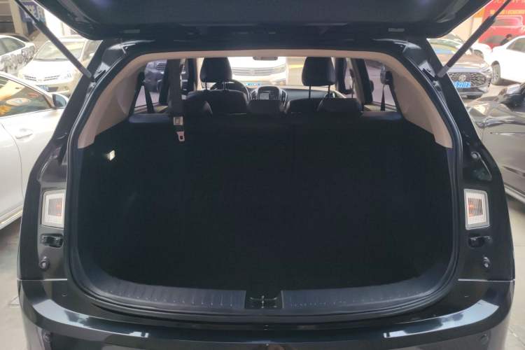 Used Baojun 560 2015 1.8L manual luxury version Trunk