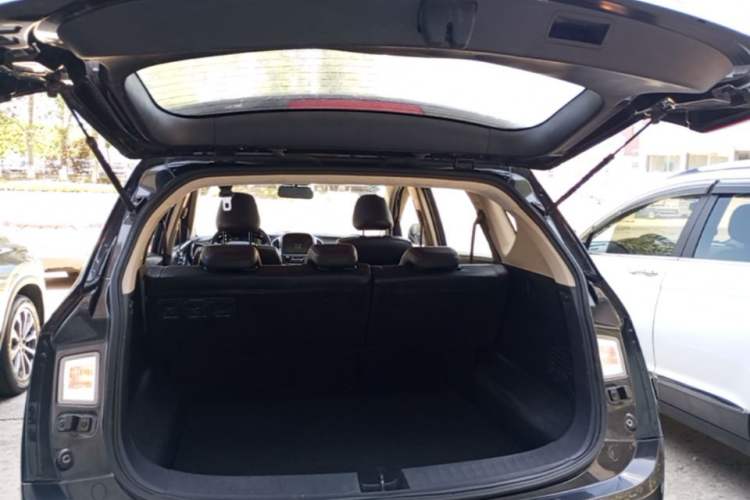 Used Baojun 560 2015 1.8L manual luxury version Trunk