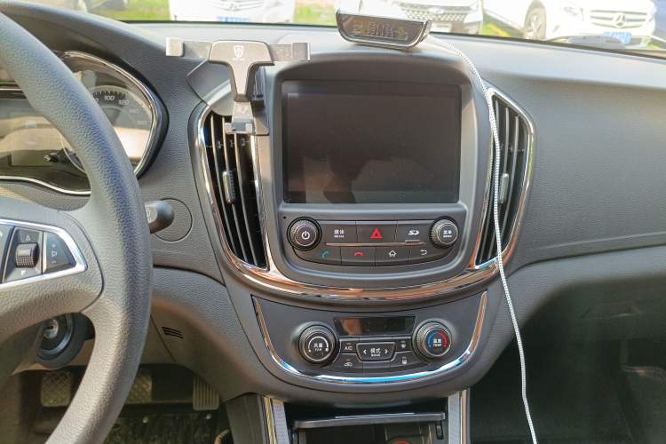 Used Baojun 560 2015 1.8L Manual Elite Edition Audio And AC Panel