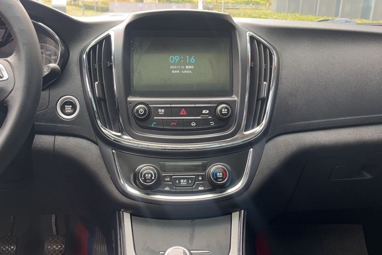 Used Baojun 560 2015 1.8L manual luxury version Audio And AC Panel