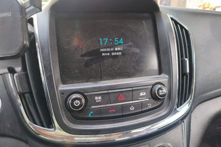 Used Baojun 560 2015 1.8L manual luxury version Audio And AC Panel