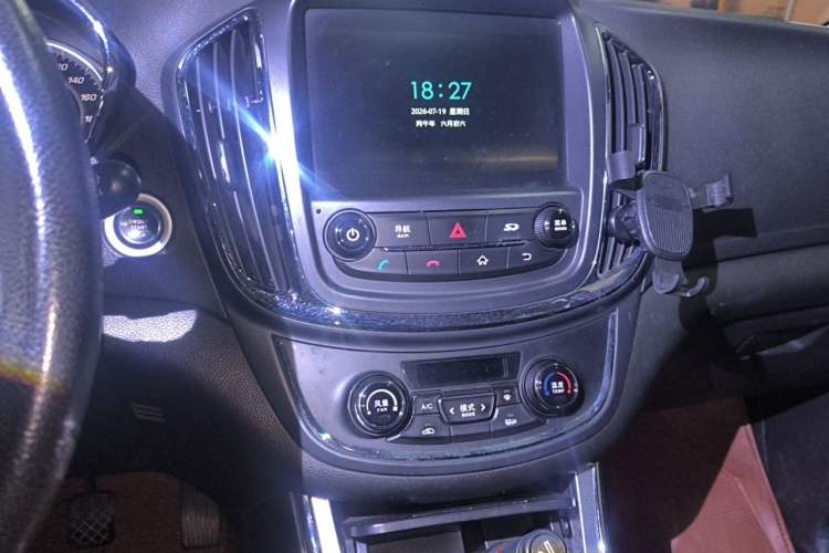 Used Baojun 560 2015 1.8L manual luxury version Audio And AC Panel