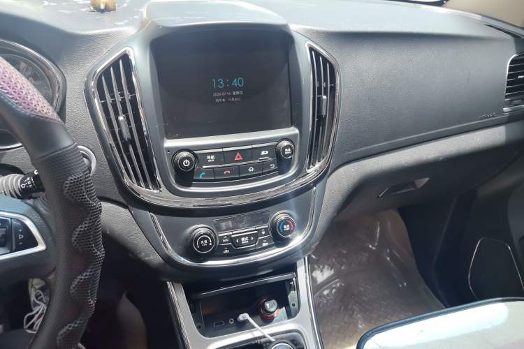 Used Baojun 560 2015 1.8L manual luxury version Audio And AC Panel