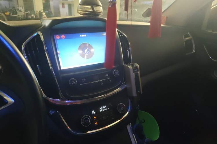 Used Baojun 560 2015 1.8L manual luxury version Audio And AC Panel
