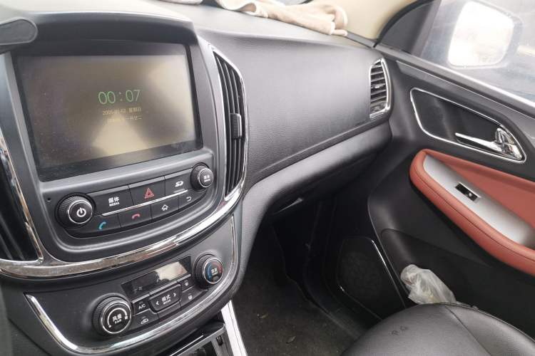 Used Baojun 560 2015 1.8L Manual Elite Edition Audio And AC Panel
