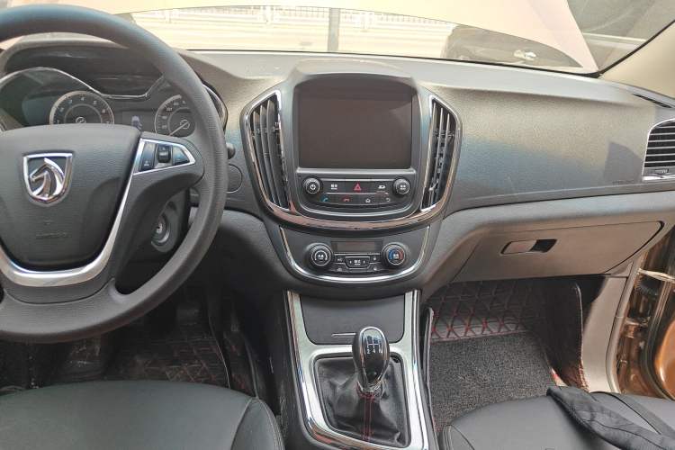 Used Baojun 560 2015 1.8L Manual Elite Edition Audio And AC Panel