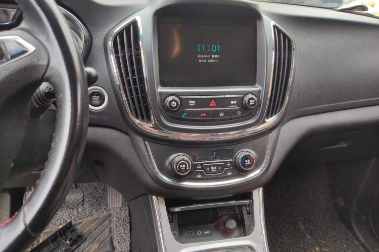 Used Baojun 560 2015 1.8L manual luxury version Audio And AC Panel