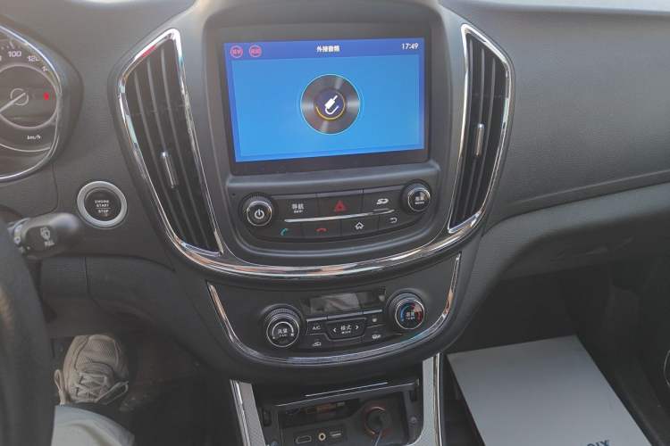 Used Baojun 560 2015 1.8L manual luxury version Audio And AC Panel
