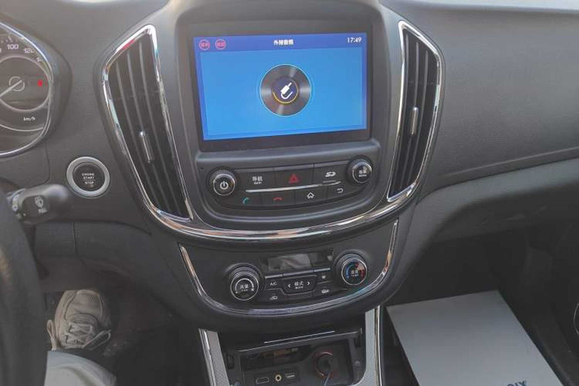 Used Baojun 560 2015 1.8L manual luxury version Audio And AC Panel