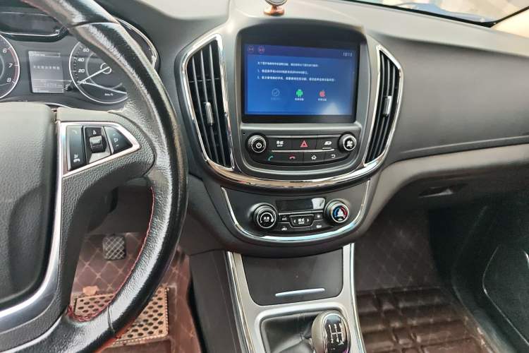 Used Baojun 560 2015 1.8L manual luxury version Audio And AC Panel