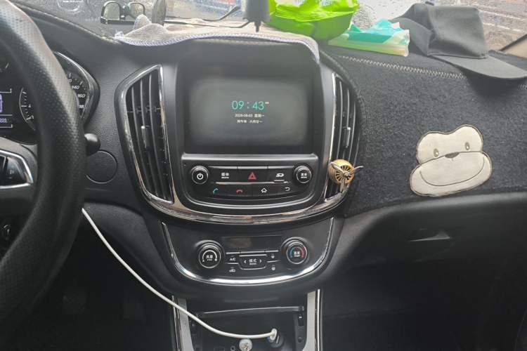 Used Baojun 560 2015 1.8L Manual Elite Edition Audio And AC Panel