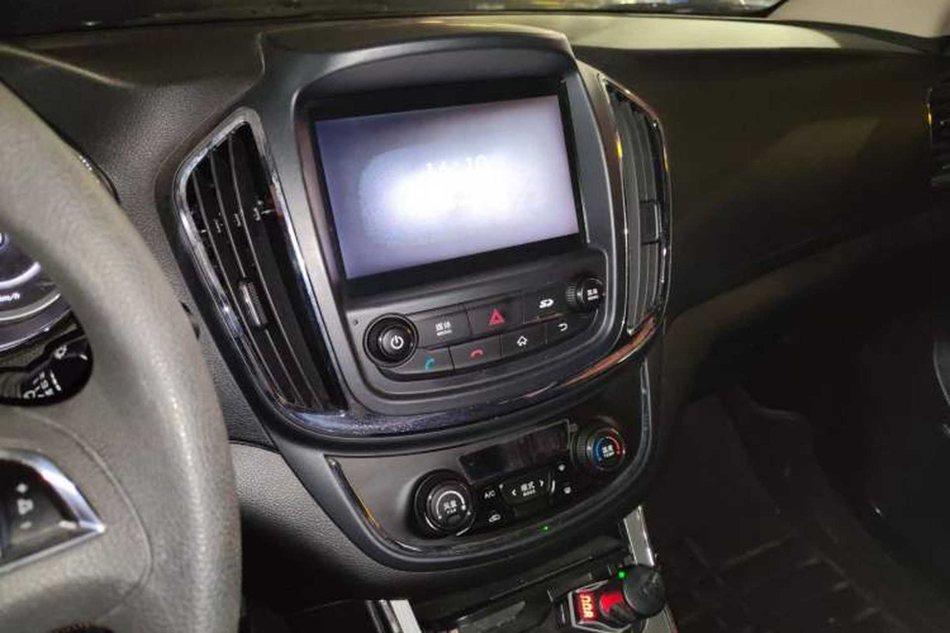 Used Baojun 560 2015 1.8L Manual Elite Edition Audio And AC Panel