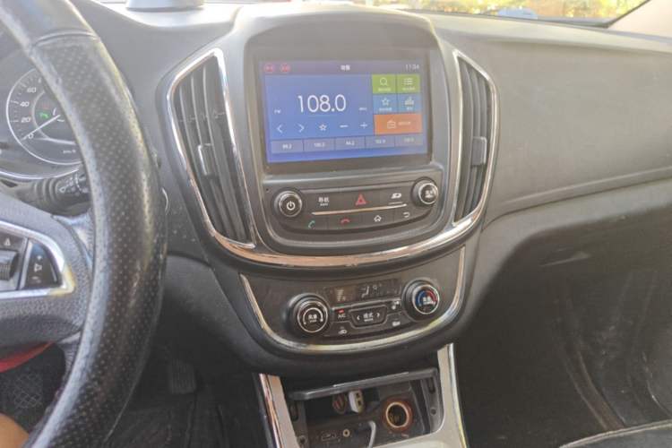 Used Baojun 560 2015 1.8L manual luxury version Audio And AC Panel