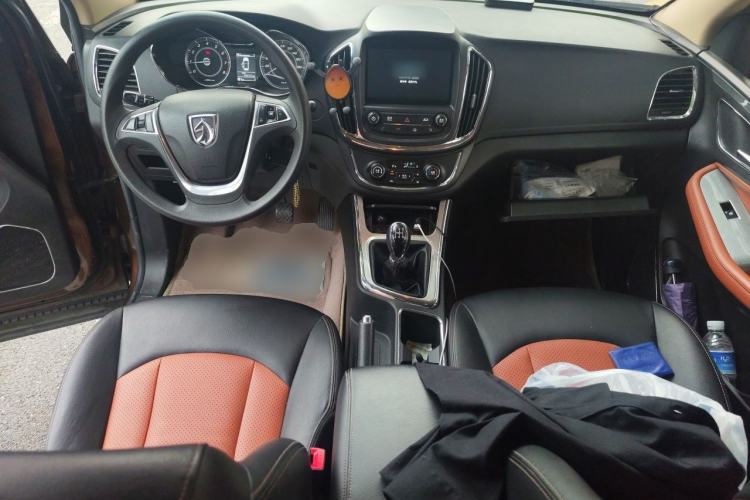 Used Baojun 560 2015 1.8L Manual Elite Edition Center Console