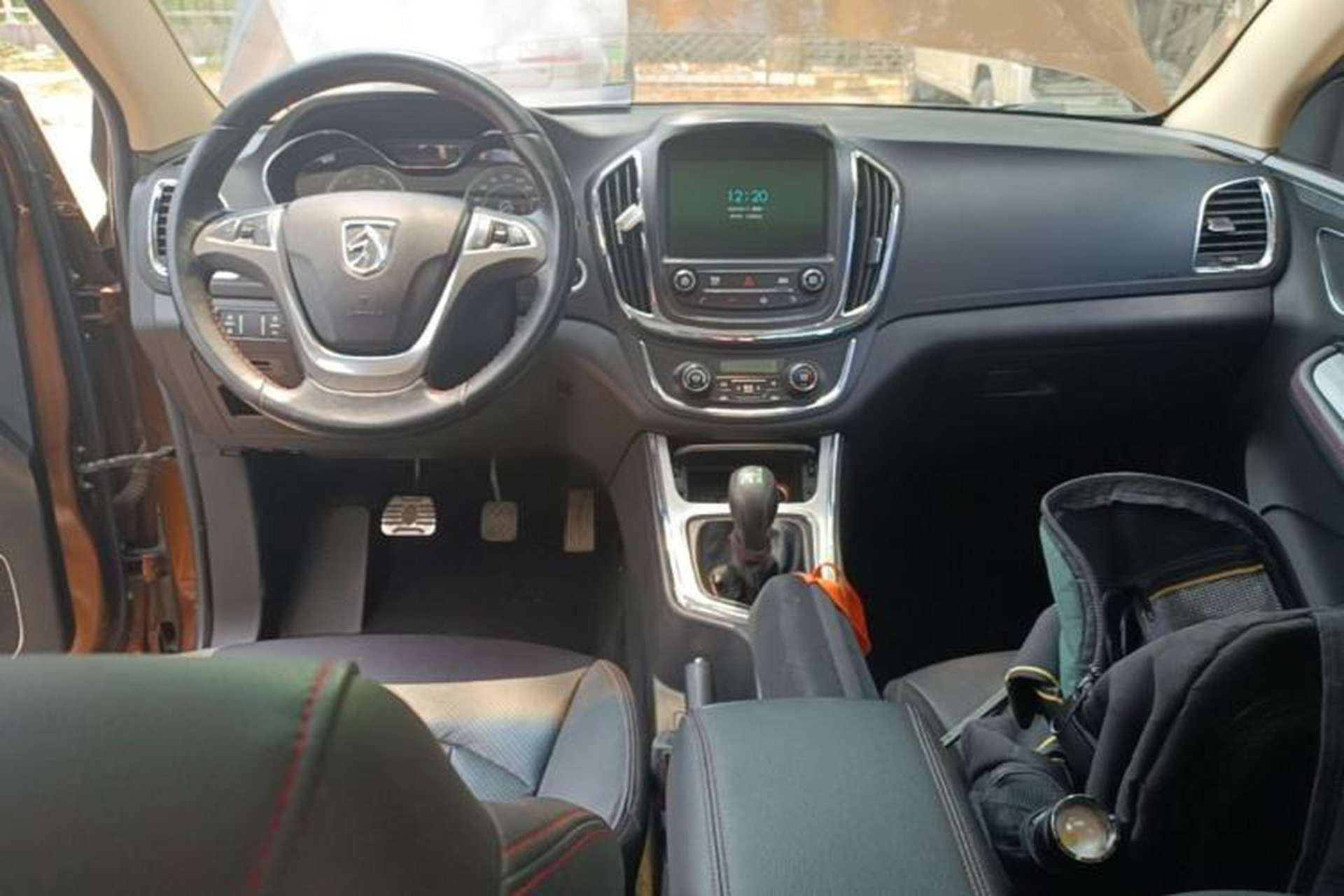 Used Baojun 560 2015 1.8L manual luxury version Center Console
