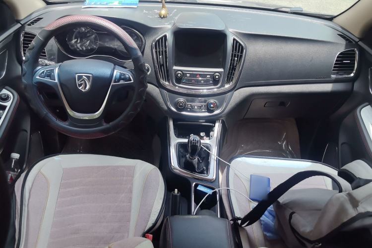 Used Baojun 560 2015 1.8L manual luxury version Center Console