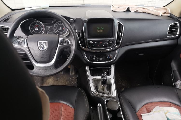 Used Baojun 560 2015 1.8L Manual Elite Edition Center Console