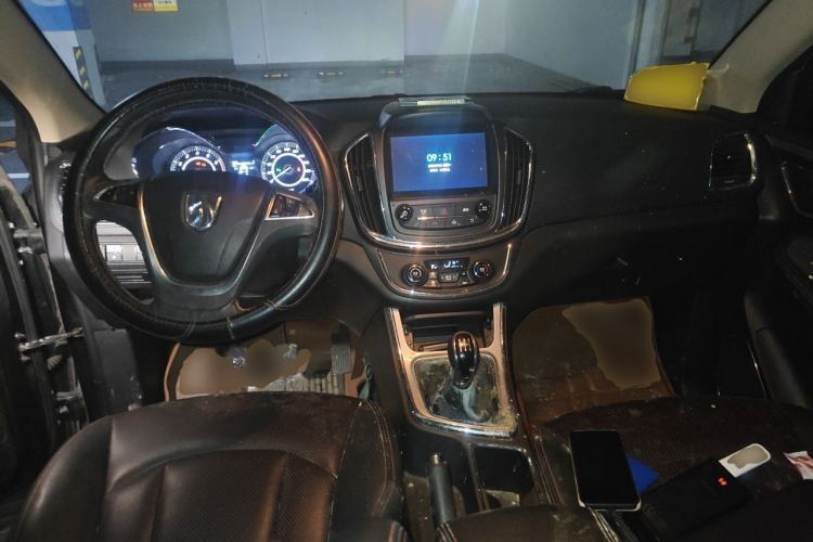 Used Baojun 560 2015 1.8L manual luxury version Center Console