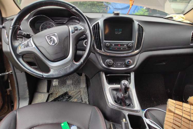Used Baojun 560 2015 1.8L manual luxury version Center Console