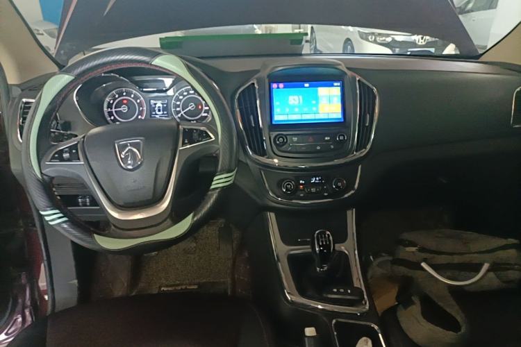 Used Baojun 560 2015 1.8L manual luxury version Center Console