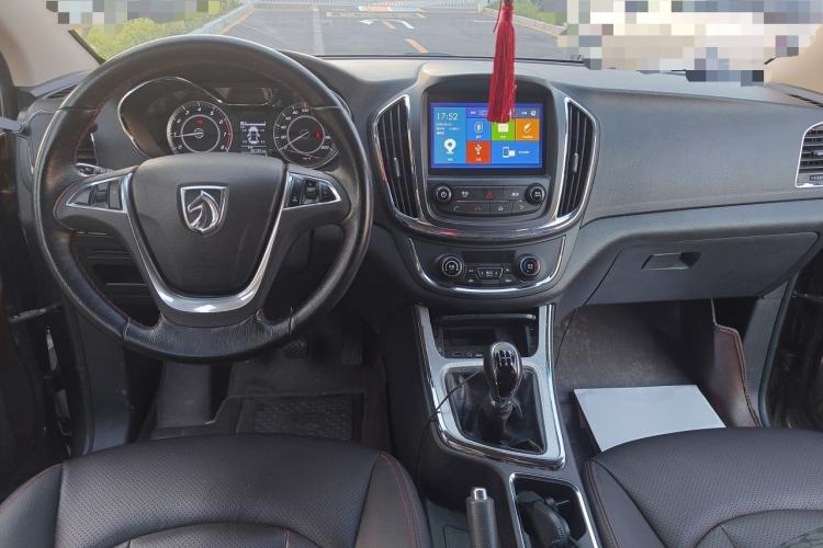 Used Baojun 560 2015 1.8L manual luxury version Center Console