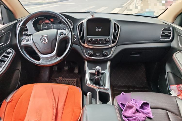 Used Baojun 560 2015 1.8L manual luxury version Center Console