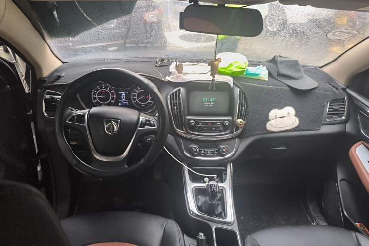 Used Baojun 560 2015 1.8L Manual Elite Edition Center Console