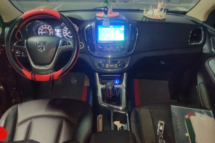 Used Baojun 560 2015 1.8L manual luxury version Center Console