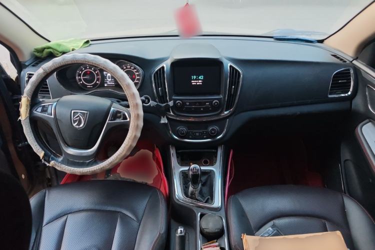 Used Baojun 560 2015 1.8L manual luxury version Center Console