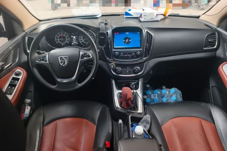 Used Baojun 560 2015 1.8L Manual Elite Edition Center Console